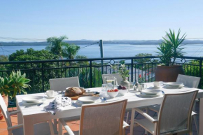 La Cima, 31 Wallawa Rd - Stunning property with stunning views, WiFi, air conditoning, linen and bed making supplied, Nelson Bay